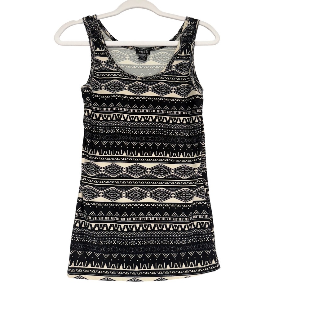 Rue21‎ Womens Large Black White Geometric Tribal Aztec Print Tank Top Scoop Neck